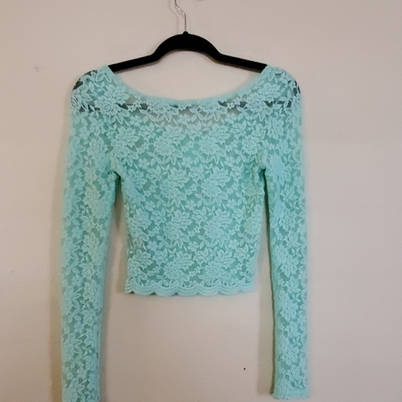 Lace top size Small - Picture 3 of 3